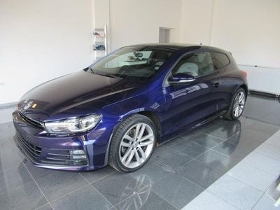 Dunkelviolett metallic Gebraucht 2017 VW Scirocco Sport Coupé | € 10.990