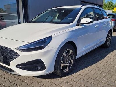 gebraucht Hyundai i30 Kombi Smart SW 1.5 MJ25*Navi*LED*Shzg*PDCv&h*Cam*16