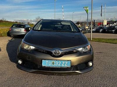 Grau Gebraucht 2016 Toyota Auris Edition Limousine | € 9.390 (Fairer Preis)