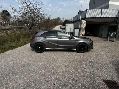 Grau Gebraucht 2016 Mercedes A180 Limousine | € 18.999 (Etwas zu teuer)