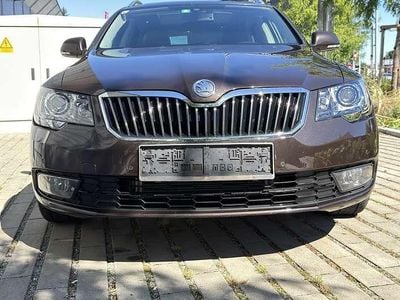Braun Gebraucht 2013 Skoda Superb Elegance Kombi | € 9.700 (Etwas zu teuer)