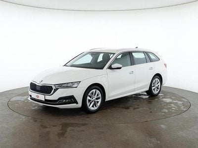 Weiss normal Gebraucht 2022 Skoda Octavia Style Kombi | € 24.990 (Guter Preis)