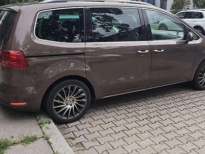 Braun Gebraucht 2011 VW Sharan Highline Van / Kleinbus | € 10.000 (Etwas zu teuer)