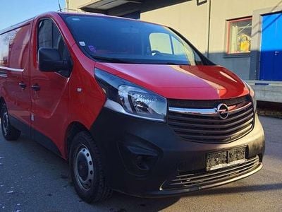Gebraucht Opel Vivaro 121 PS (88 kW) 2018 Rot Van / Kleinbus