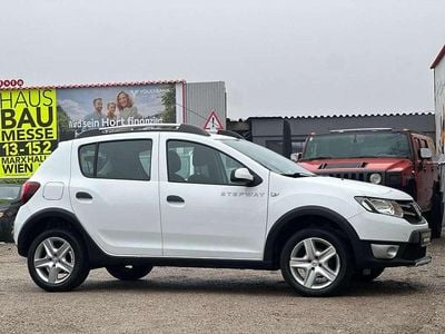 Gebraucht Dacia Sandero Stepway 75 PS (55 kW) 2014 Weiß Kleinwagen