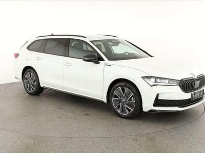 Weiß Neu 2025 Skoda Superb SportLine Kombi | € 47.356 (Etwas zu teuer)