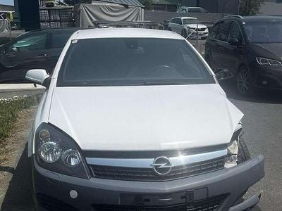 Weiß Gebraucht 2008 Opel Astra GTC Edition Limousine | € 500
