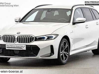 Gebraucht BMW 330e Efficient Dynamics 294 PS (216 kW) 2024 Mineralweiß