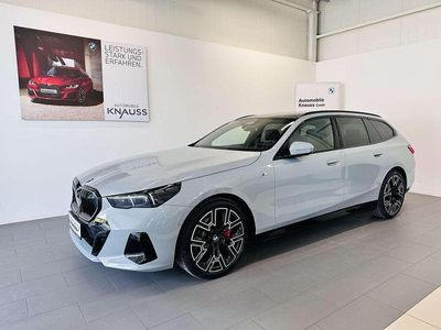 M brooklyn grau Gebraucht 2025 BMW 540 Shadowline Kombi | € 87.900