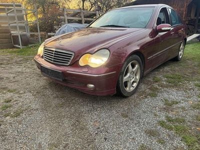Rot Gebraucht 2003 Mercedes C270 Avantgarde Limousine | € 1.900
