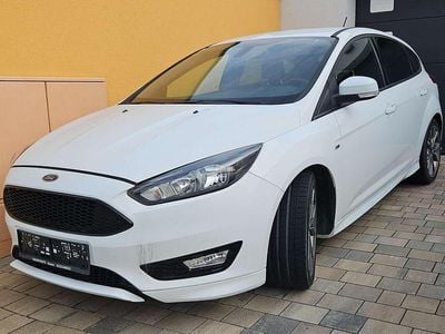Weiß Gebraucht 2017 Ford Focus ST-Line Limousine | € 10.499 (Guter Preis)
