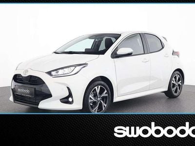 gebraucht Toyota Yaris Hybrid 1,5 l Hybrid 116 PS Active Drive + Safety Limousine
