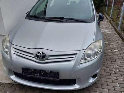 Gebraucht Toyota Auris 90 PS (66 kW) 2011 Silber Kleinwagen