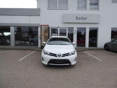 Gebraucht Toyota Auris Hybrid Active 99 PS (72 kW) 2014 Weiß Limousine