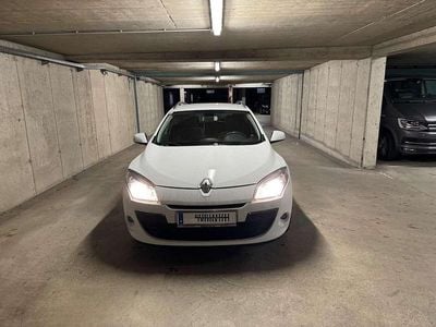 Weiß Gebraucht 2011 Renault Mégane GrandTour Bose Edition Kombi | € 5.000