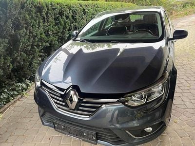 Grau Gebraucht 2017 Renault Mégane IV Intens Limousine | € 9.100 (Guter Preis)