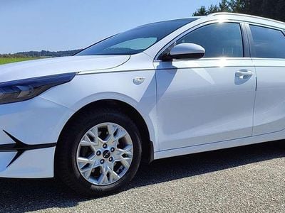 Weiß Gebraucht 2022 Kia Ceed Sportswagon Silver Kombi | € 17.990 (Fairer Preis)