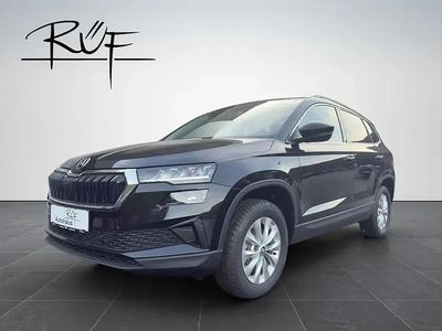 Schwarz metallicperleffektno Neu 2025 Skoda Karoq Selection SUV | € 45.467 (Etwas zu teuer)