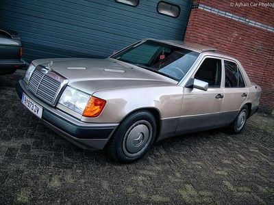 Gebraucht Mercedes E200 109 PS (80 kW) 1992 Silber Limousine