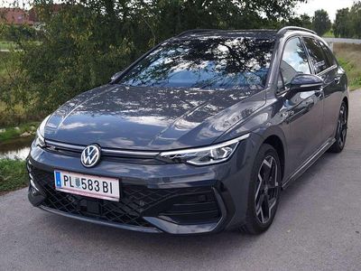 Grau Neu 2025 VW Golf VIII R-line Kombi | € 34.900 (Etwas zu teuer)