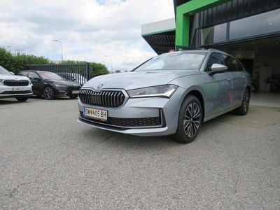 Silber metallic Neu 2025 Skoda Superb Selection Kombi | € 44.700 (Fairer Preis)