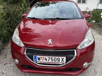 Rot Gebraucht 2014 Peugeot 208 Kleinwagen | € 5.500 (Fairer Preis)