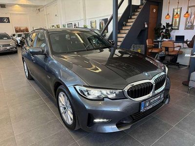 Grau Gebraucht 2022 BMW 330e Sport Line Kombi | € 21.990 (Etwas zu teuer)