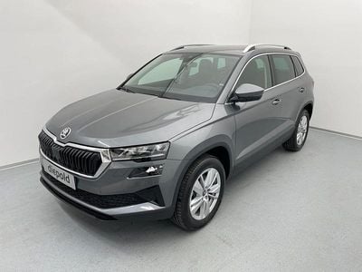 Mittelgrau metallic Neu 2025 Skoda Karoq Selection SUV | € 42.880 (Fairer Preis)
