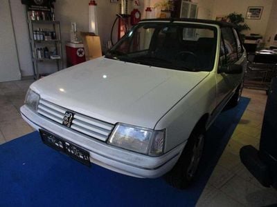 Weiß Gebraucht 1989 Peugeot 205 Cabrio | € 4.900
