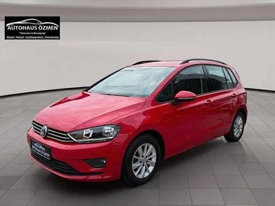 Rot Gebraucht 2015 VW Golf Sportsvan Van / Kleinbus | € 12.900