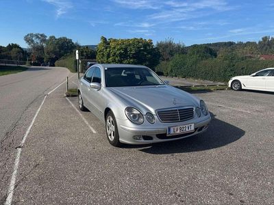 Silber Gebraucht 2003 Mercedes E200 Classic Limousine | € 2.999 (Etwas zu teuer)