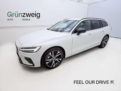 Weiß Gebraucht 2024 Volvo V60 Plus Kombi | € 53.990