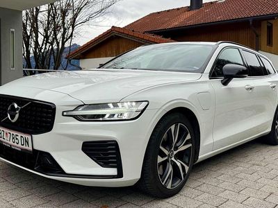 Weiß Gebraucht 2021 Volvo V60 R-Design Kombi | € 27.500