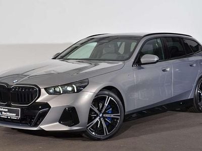 Grau Gebraucht 2025 BMW 540 Comfort Edition Kombi | € 87.900