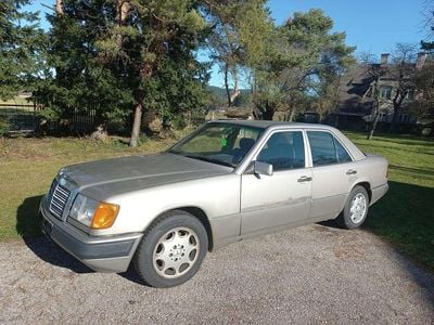 Gebraucht Mercedes E200 118 PS (86 kW) 1991 Gold Limousine