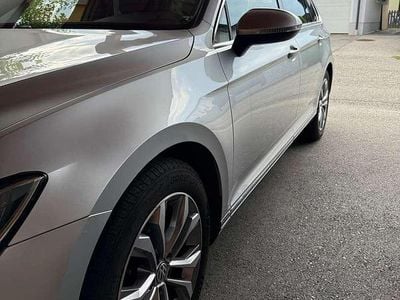 Silber Gebraucht 2016 VW Passat Kombi | € 12.490 (Etwas zu teuer)