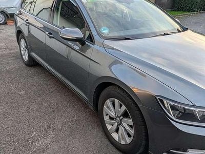 Grau Gebraucht 2016 VW Passat Trendline Kombi | € 12.000 (Guter Preis)