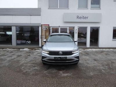Gebraucht VW Tiguan 150 PS (110 kW) 2022 Silber SUV