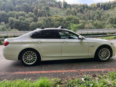 gebraucht BMW 530 xDrive Aut. Luxury Line Voll 0-100 km/h: 57s!