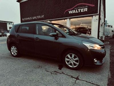 Grau Gebraucht 2015 Toyota Verso Van / Kleinbus | € 12.980