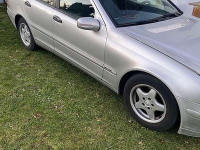 Mercedes C200