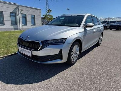 Silber metallic Neu 2025 Skoda Octavia Essence Kombi | € 29.000 (Guter Preis)