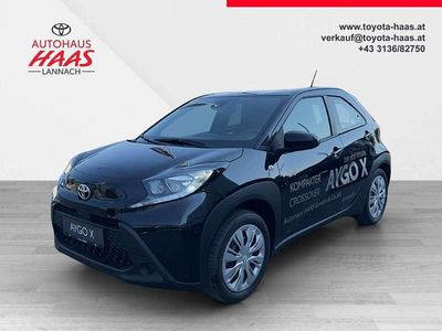 Schwarz Gebraucht 2025 Toyota Aygo X Play SUV | € 15.900