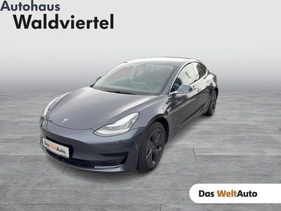 Mittelgrau metallic Gebraucht 2020 Tesla Model 3 RWD Limousine | € 19.999 (Fairer Preis)