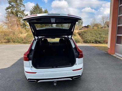 Weiß Gebraucht 2018 Volvo XC60 R-Design SUV | € 22.194 (Fairer Preis)