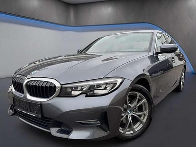 Grau Gebraucht 2021 BMW 320 Sport Line Limousine | € 25.990 (Superpreis)