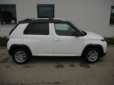 Atlas white / schwarz Gebraucht 2023 Hyundai Inster Trend Kleinwagen | € 29.650 (Fairer Preis)