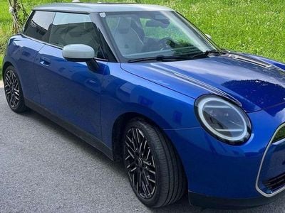 Blau Gebraucht 2024 Mini Cooper SE Kleinwagen | € 39.000 (Etwas zu teuer)