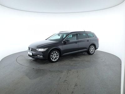 Grau Gebraucht 2022 VW Passat Business Kombi | € 25.590 (Guter Preis)