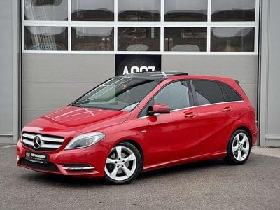 Rot Gebraucht 2012 Mercedes B180 Van / Kleinbus | € 9.600 (Teuer)